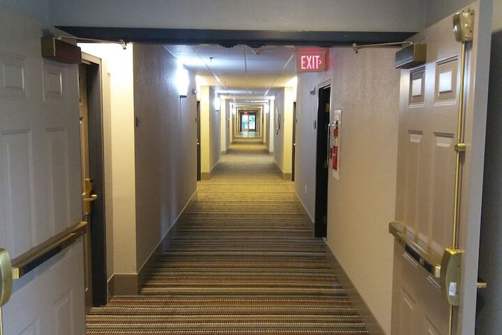 Ballroom/Hall 40 of 44
