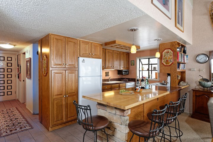 The Crestwood Condominiums