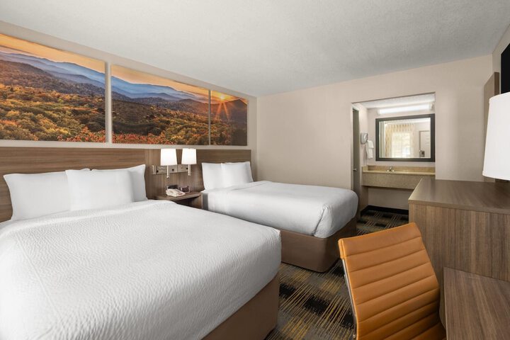 Days Inn by Wyndham Canton