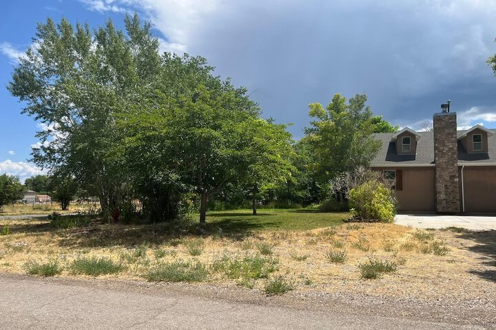 14 Guests 5BR 2BA Game room and Living