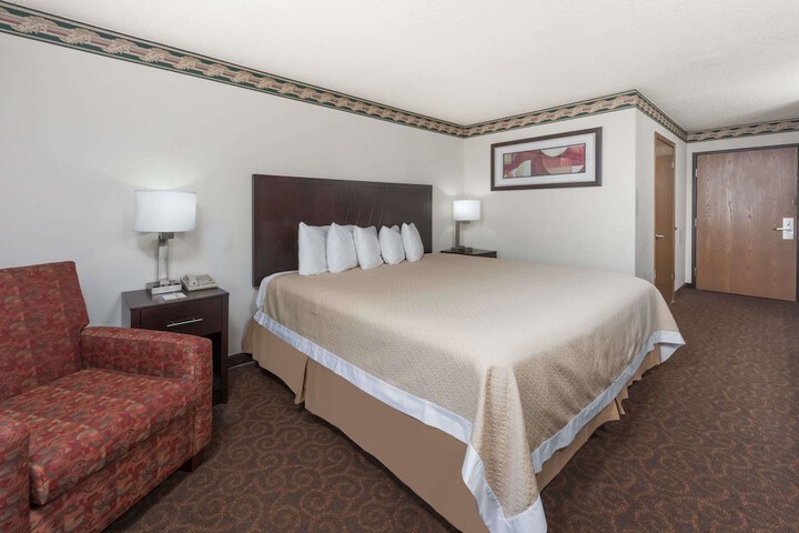 Room 4 of 17