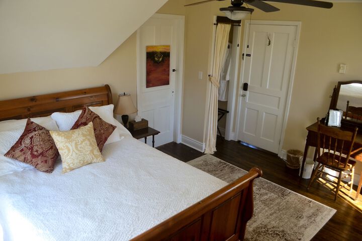 Room 21 of 28