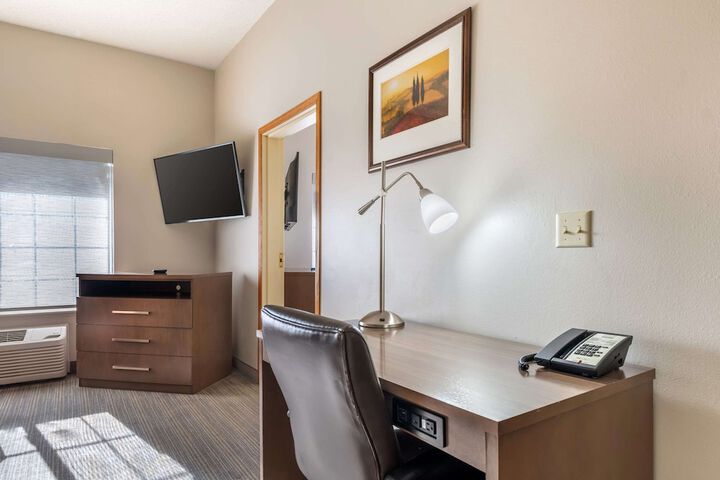 Country Inn & Suites by Radisson Watertown, SD
