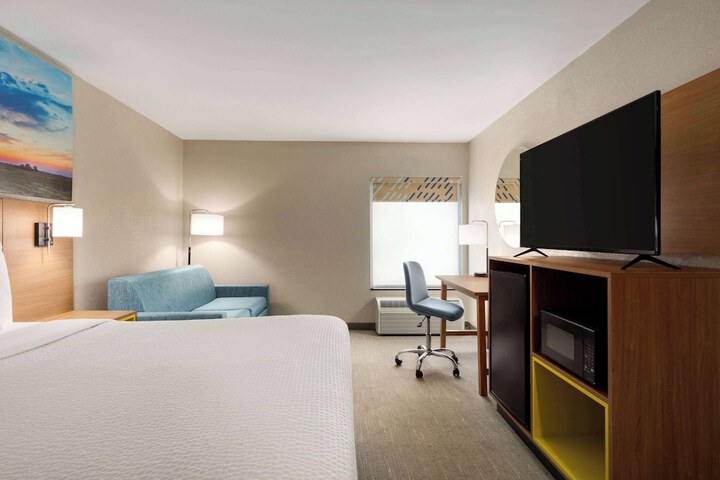 Days Inn by Wyndham Hillsboro