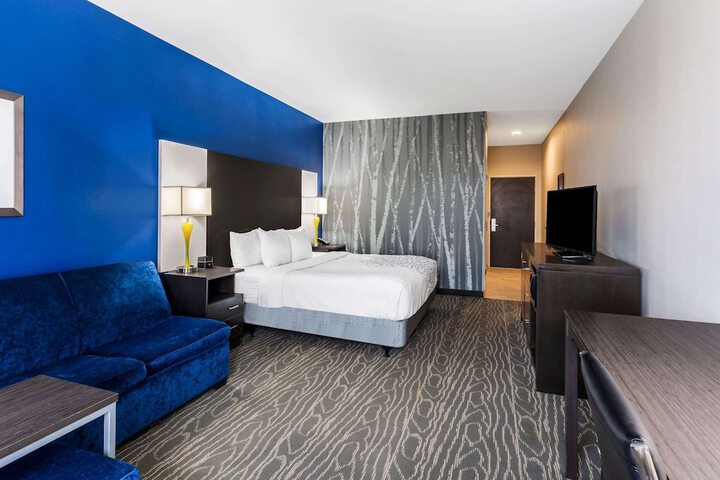 La Quinta Inn & Suites by Wyndham Odessa N. - Sienna Tower