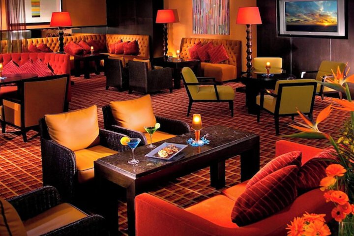 Lounge 62 of 76