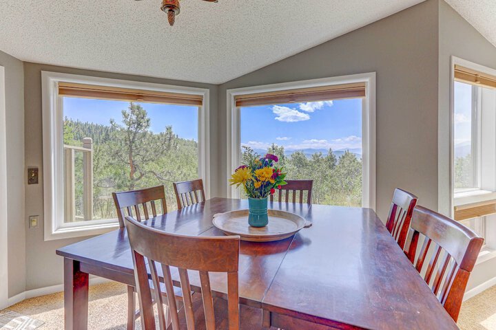 Mountain Views + Hot Tub: Airy Forest Escape!