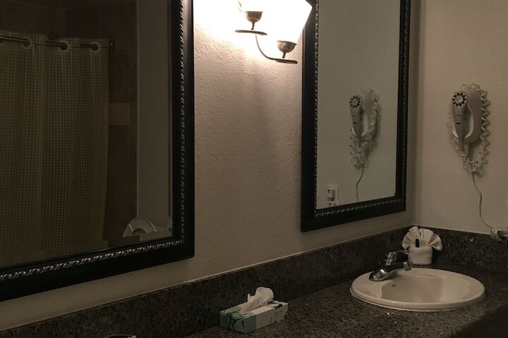 Room 17 of 46