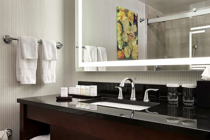 Room 28 of 62