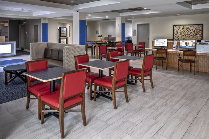 Holiday Inn Express & Suites Smyrna by IHG