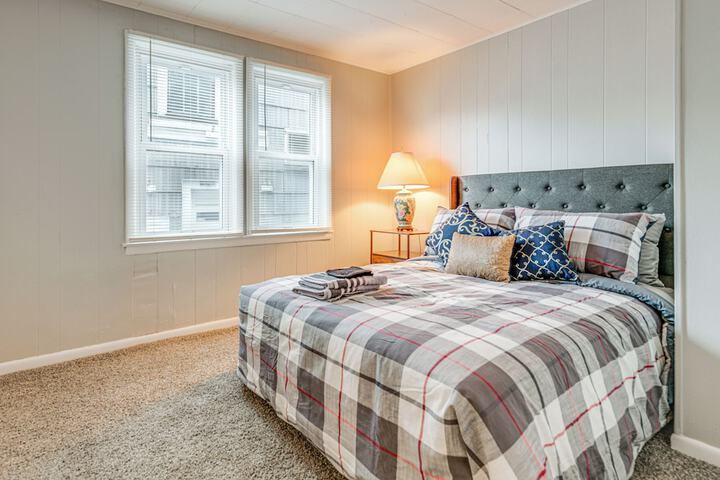 6 Mi to Dtwn Attractions: Buffalo Apartment!
