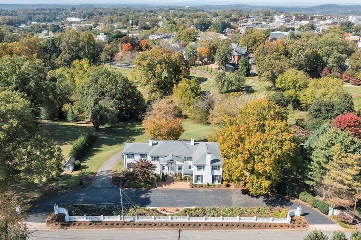 The Oakdale Inn