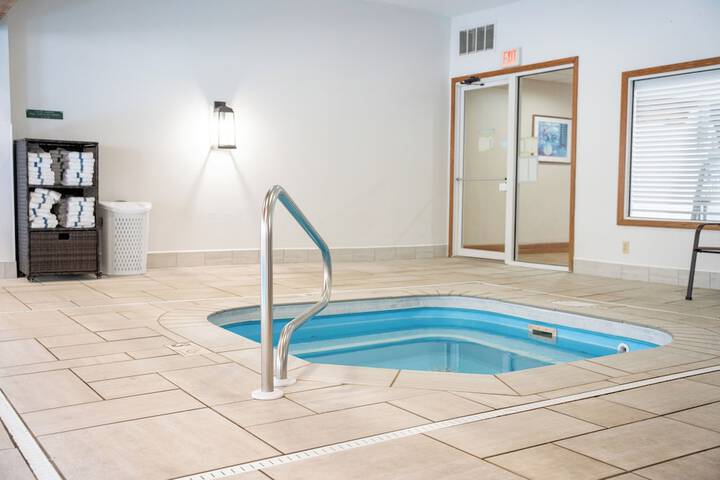Coshocton Village Inn and Suites