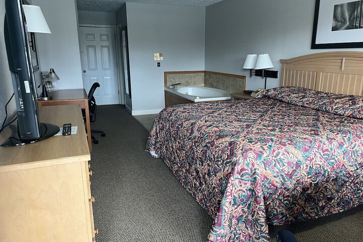 Room 8 of 16