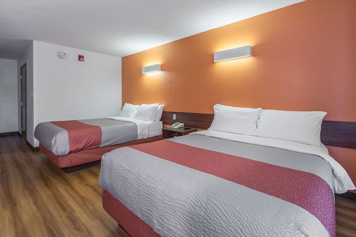 Room 14 of 33