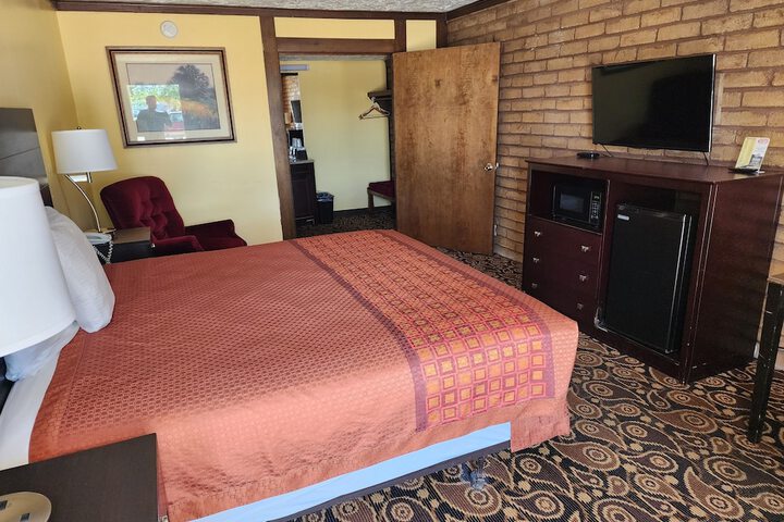Room 11 of 13