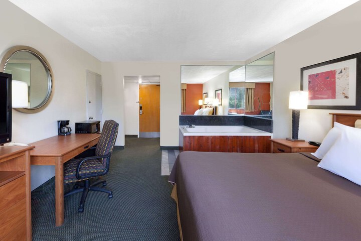 Room 6 of 13