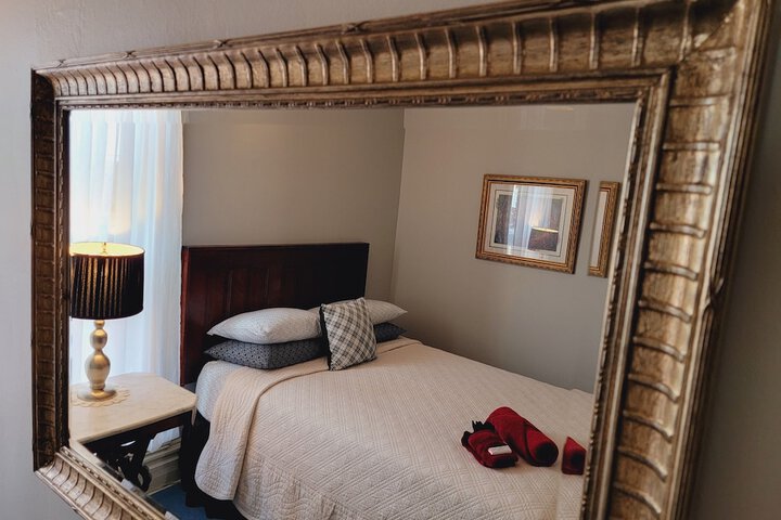 Room 4 of 16