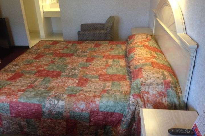 Room 28 of 33