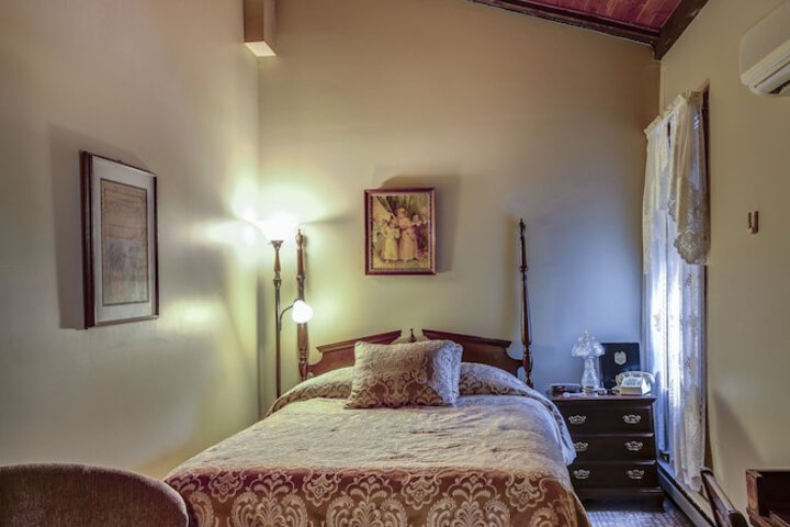 Room 9 of 52