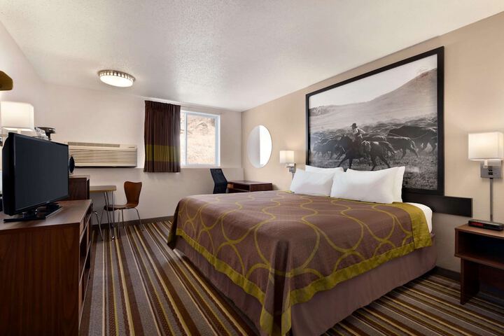 Room 32 of 41