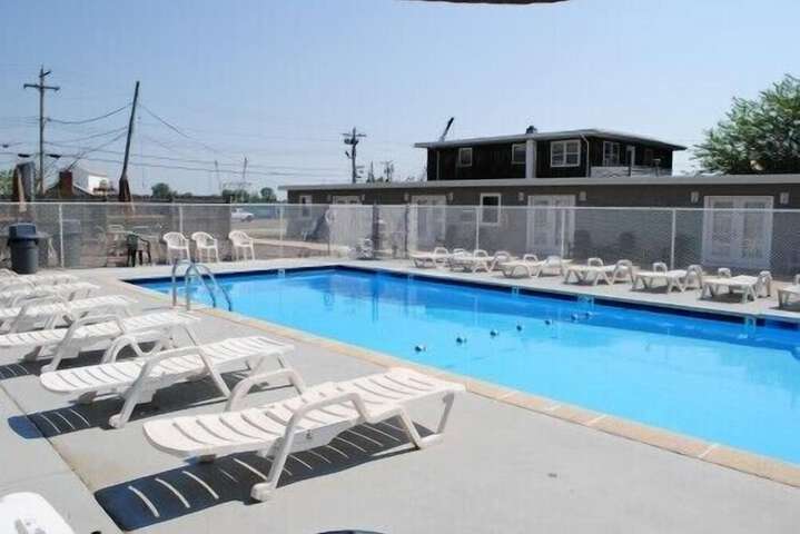 Pool 4 of 35