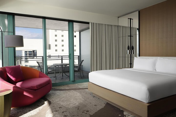 Signia by Hilton Diplomat Beach Resort