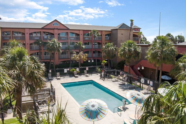 Hotel Exterior 90 of 91