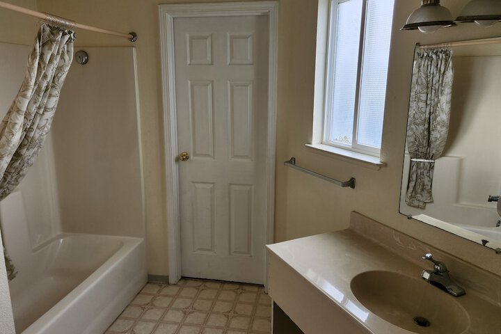 Room 16 of 40