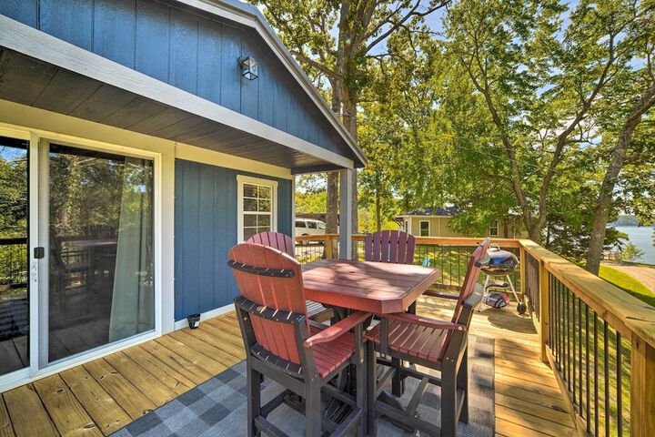 Rustic Dog-friendly Cabin w / Deck & Fire Pit!