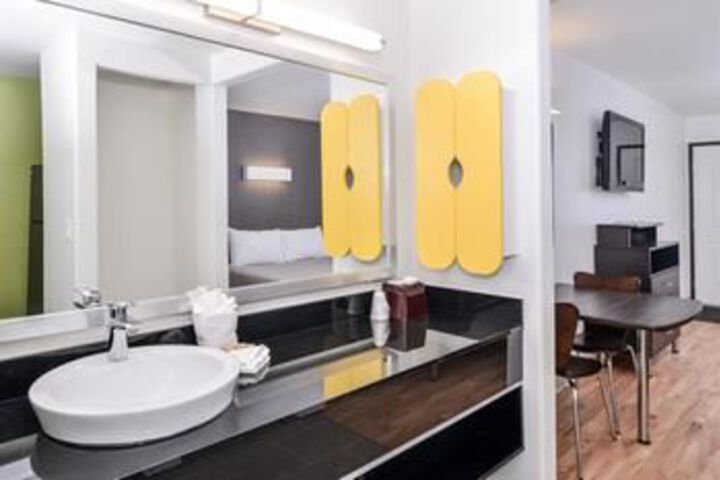 Budget Inn & Suites Commerce