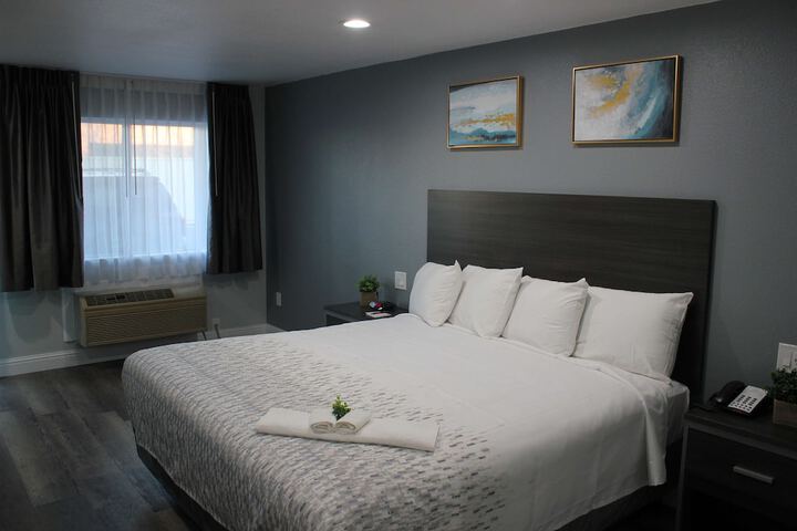 Room 4 of 11