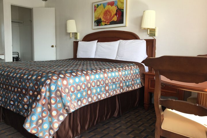 Room 18 of 19