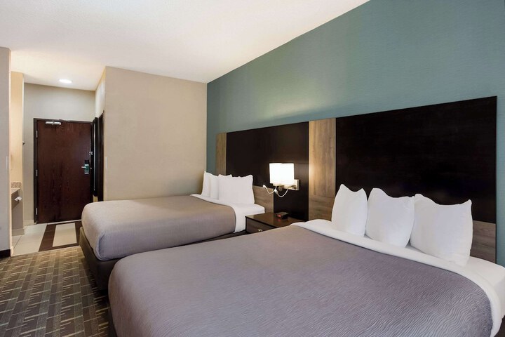 Room 20 of 28