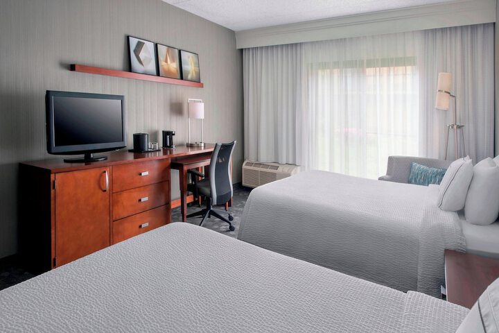 Courtyard by Marriott Newark Liberty International Airport