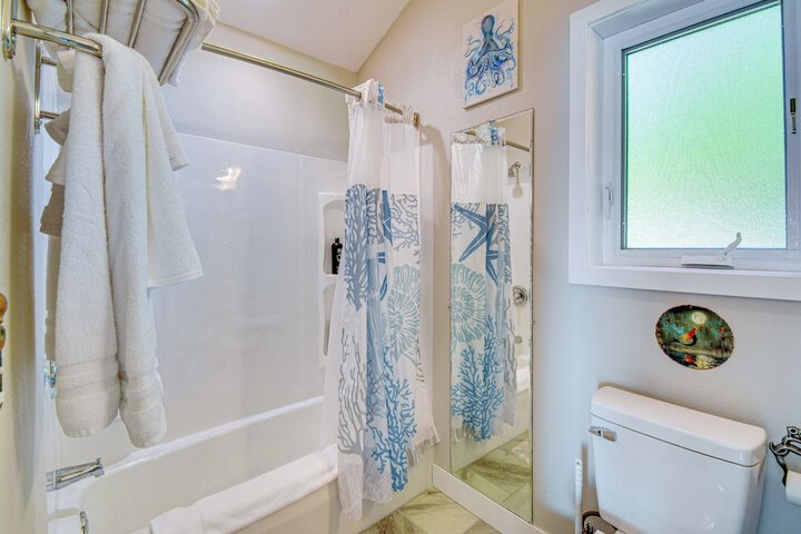Bremerton Studio w / Bay View: Beach Access!