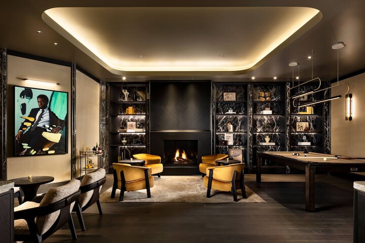 Lounge 97 of 123