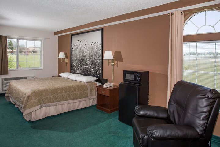 Room 10 of 18