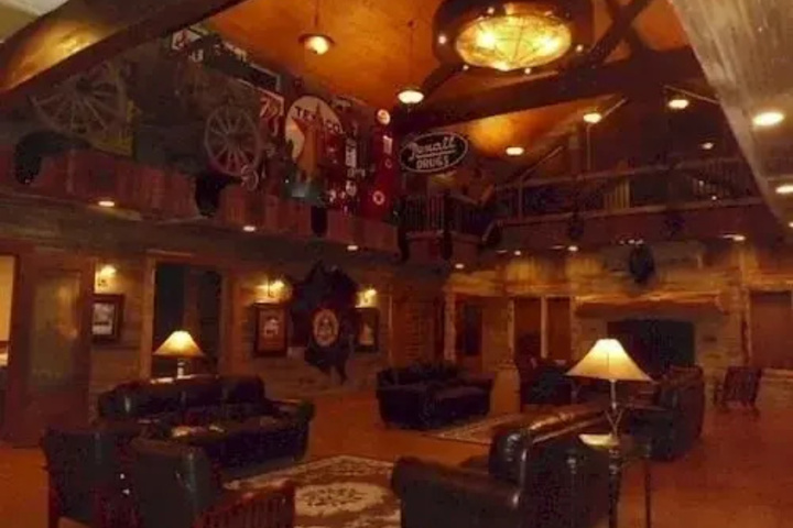 Antler Oaks Lodge