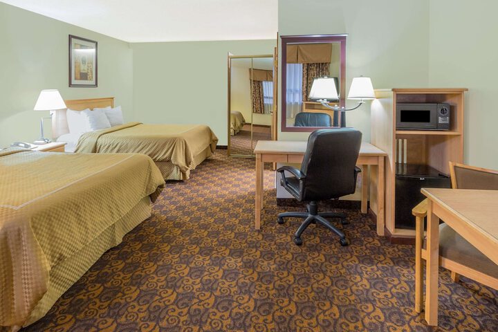 Room 6 of 15