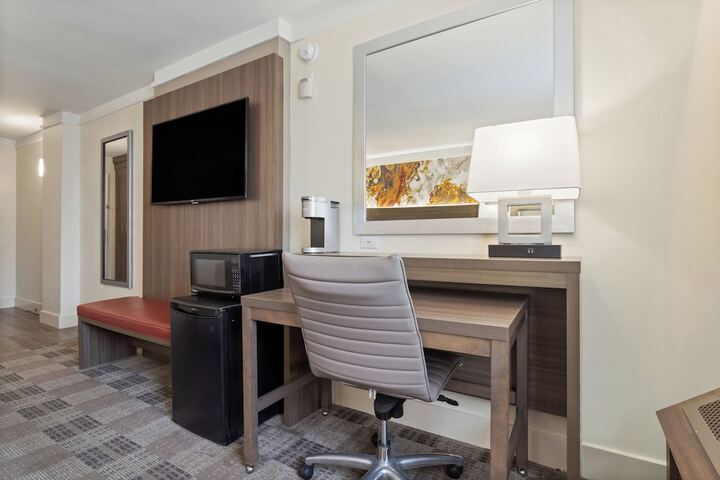 Crowne Plaza Executive Center Baton Rouge by IHG