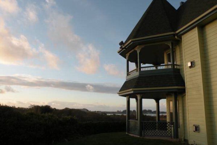 BAYVIEW MOTEL