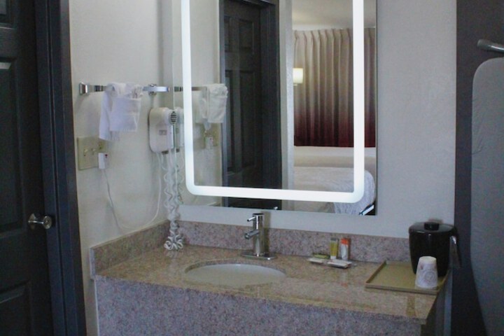 Room 9 of 25