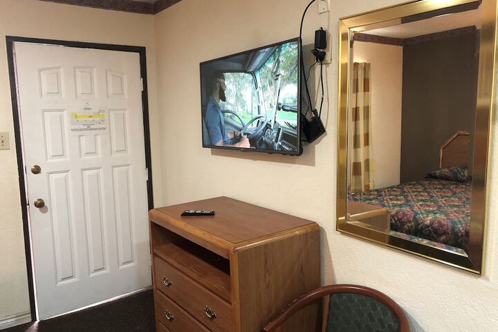 Room 18 of 27