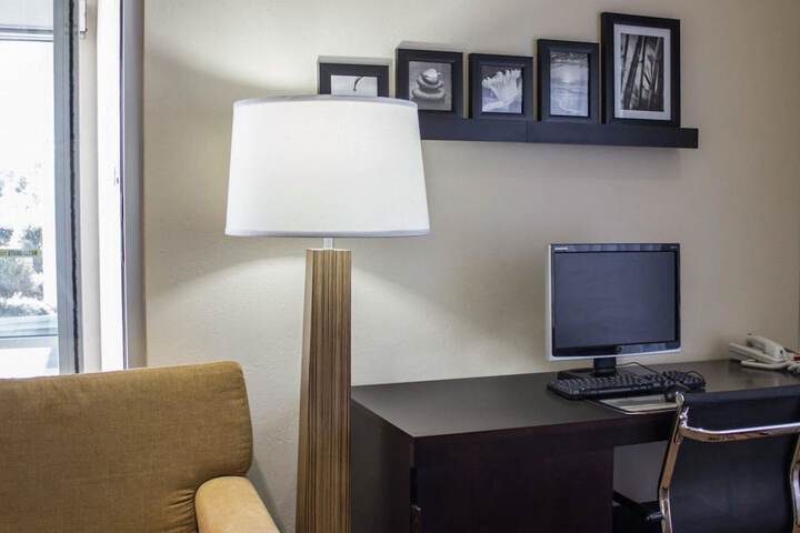 Business Center 22 of 22