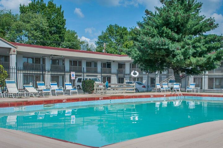 Pool 5 of 25