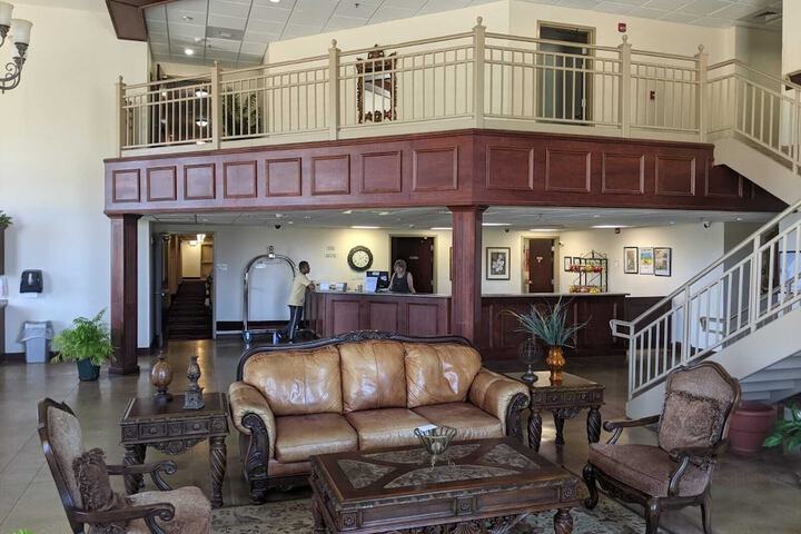 Heritage Inn & Suites
