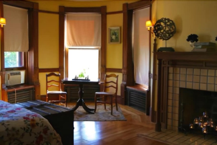 OVERLOOK MANSION