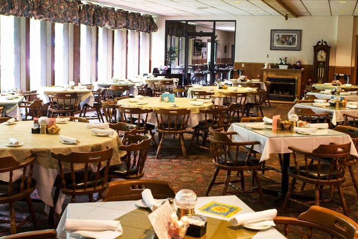 Dining 50 of 58