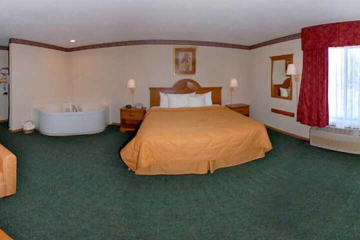 Room 6 of 25